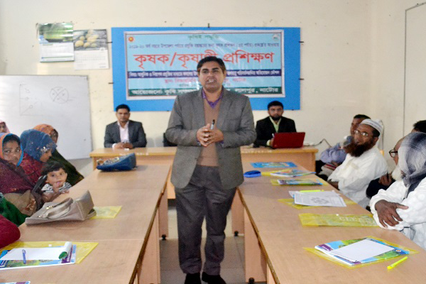 লালপুরে কৃষাণ-কৃষাণী প্রশিক্ষণ কর্মশালা

