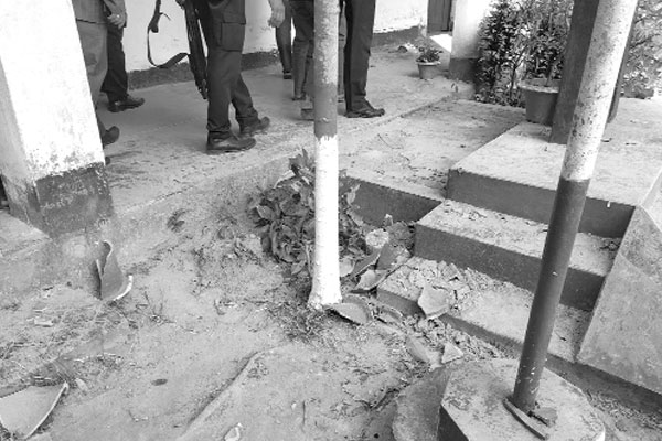 নকল করতে না দেওয়ায় শিক্ষক অবরুদ্ধ ভাঙচুর