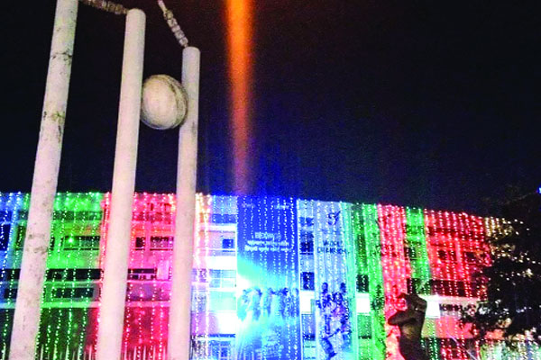 বীরের বেশে আসছেন মহানায়করা