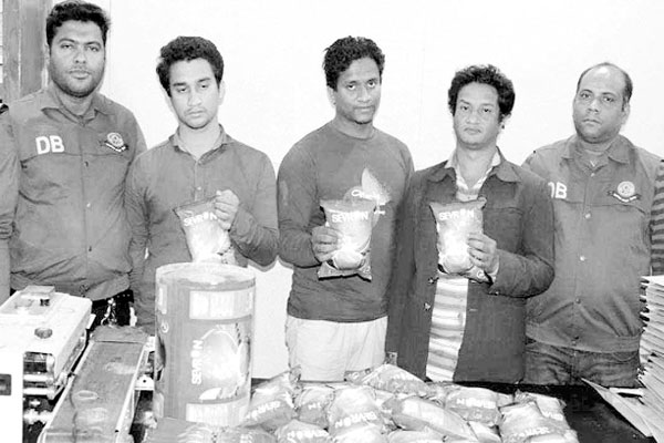 বিপুল পরিমাণ কাপড় জব্দ চট্টগ্রামে