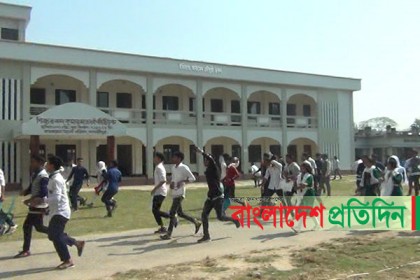 পরীক্ষায় ক্যালকুলেটর ব্যবহার করতে না দেওয়ায় ভাঙচুর, আহত অর্ধশত