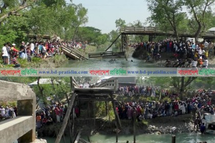 কলাপাড়ায় ব্রিজ ভেঙে বালু ভর্তি ট্রলি খালে, নিখোঁজ ১