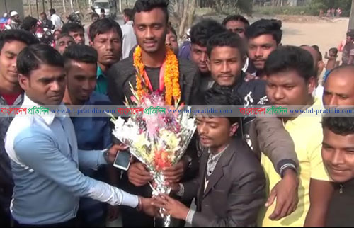 শরিফুল ফিরলেন গ্রামে : আনন্দ উচ্ছ্বাসে ভাসছে পঞ্চগড়