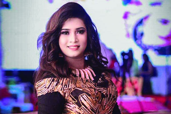 ভালোবাসার রং ছড়ালেন রনি রোজালিন