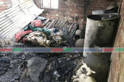 নাটোরে দুই কৃষকের বাড়িঘর ভস্মীভূত 