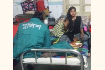 হাসপাতালে বসে ফুচকা খাচ্ছেন হত্যা মামলার আসামি