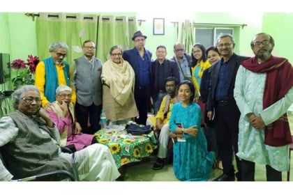 কলকাতার সল্টলেকে ঐহিক’র সাহিত্য-আড্ডা