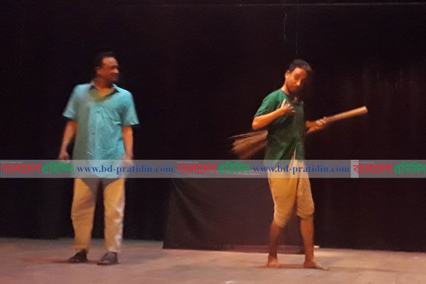 পশ্চিমবঙ্গের পর মান্নান হীরার ‘আদাব’ মাতালো মাদারীপুর