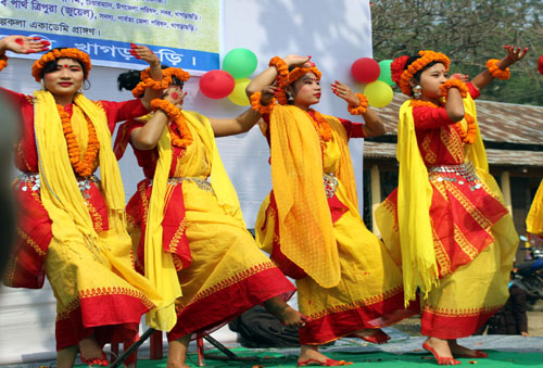 বসন্তের ছোঁয়ায় রঙিন পার্বত্য জেলা খাগড়াছড়ি