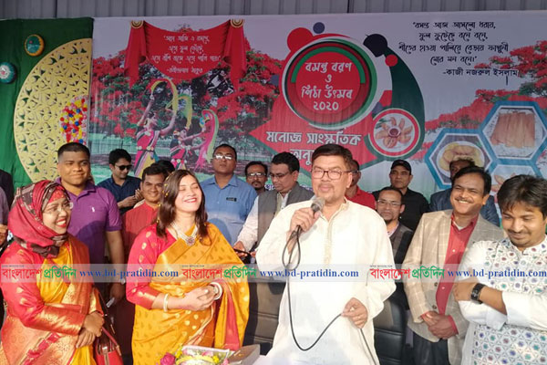নোয়াখালীতে পিঠা উৎসব ও সাংস্কৃতিক অনুষ্ঠানে বসন্ত বরণ