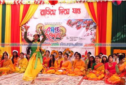 বরিশালে নানা আয়োজনে বসন্ত বরণ