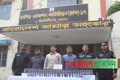 পাবনায় ৭৩৫ বোতল ফেনসিডিলসহ চার মাদক ব্যবসায়ী গ্রেফতার