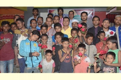 ভালোবাসা দিবসে পথশিশুদের সাথে ভালোবাসা বিনিময়