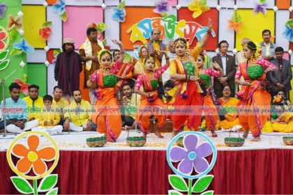 বরিশালে বসন্ত বরণ উৎসব