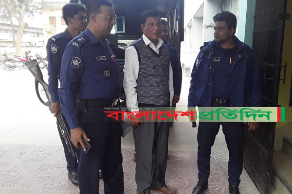 চাঁপাইনবাবগঞ্জে ভুয়া আয়কর কর্মকর্তা আটক