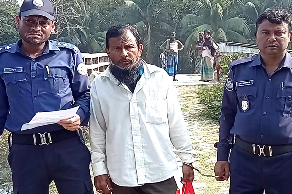 কলাপাড়ায় খাল ভরাট করায় কারাদণ্ড