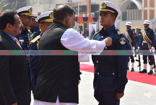মোংলা কোস্টগার্ডের লে. মাহমুদের সর্বোচ্চ সম্মাননা পদক লাভ 