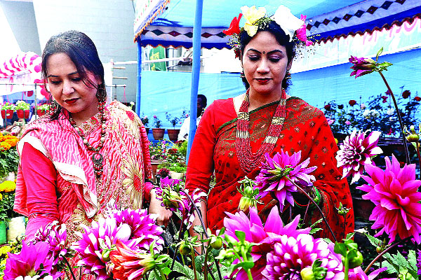 রাজশাহীতে বাহারি ফুলের মেলা