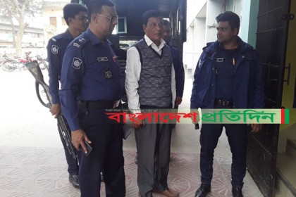 চাঁপাইনবাবগঞ্জে ভুয়া আয়কর কর্মকর্তা আটক