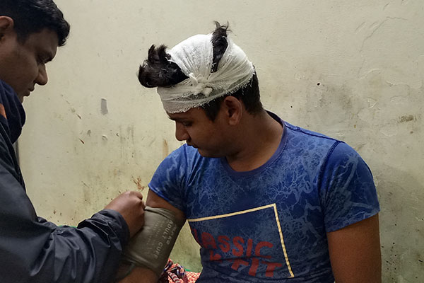 নৌকা পারাপারে টাকা চাওয়ায় পিতা-পুত্রকে মারধর