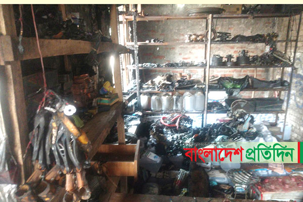 নাচোলে দোকান আগুনে পুড়ে ছাই