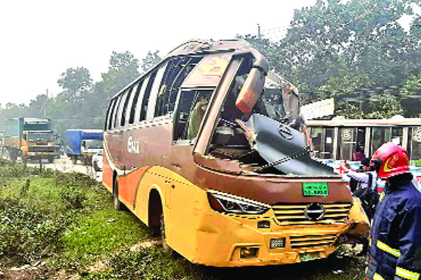 বেপরোয়া চালক চারজন নিহত 