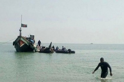 মালয়েশিয়াগামী ট্রলারডুবির ঘটনায় আরও এক মৃতদেহ উদ্ধার