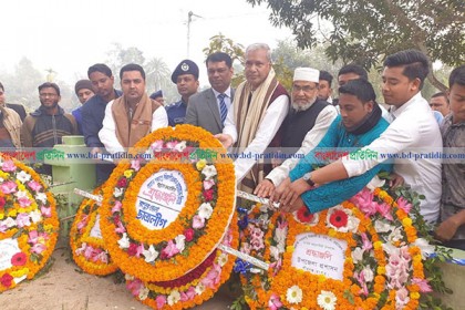 পরমাণু বিজ্ঞানী ড. ওয়াজেদ মিয়ার কবরে শ্রদ্ধা নিবেদন
