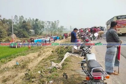 বাস গড়িয়ে খাদে, প্রাণ গেলো ৩ জনের, আহত ২০