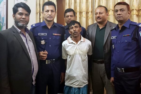 ৩২ বছর পালিয়ে ধরা পড়ল আসামি!

