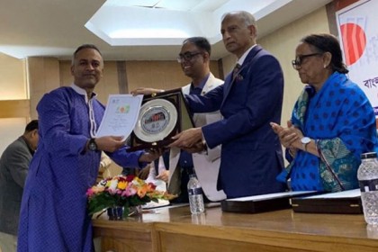 ইউনেস্কো ক্লাব সম্মাননা পেলেন ডা. ফেরদৌস খন্দকার