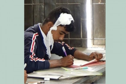 পরীক্ষার হলে এসএসসি পরীক্ষার্থীর মাথা ফাটালেন শিক্ষক
