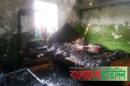 টাঙ্গাইলে বসতবাড়িতে অগ্নিকাণ্ড, ৫ লক্ষাধিক টাকার ক্ষয়ক্ষতি