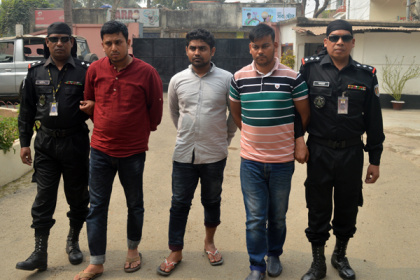 মানব পাচারকারী চক্রের সদস্যসহ ৩ রোহিঙ্গা আটক