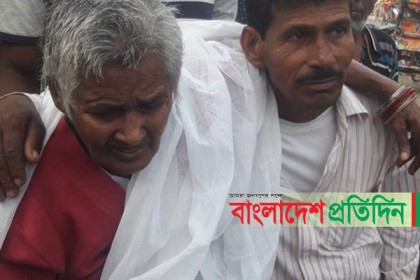 ১৭ বছর পর মাকে খুঁজে পেল ছেলে!
