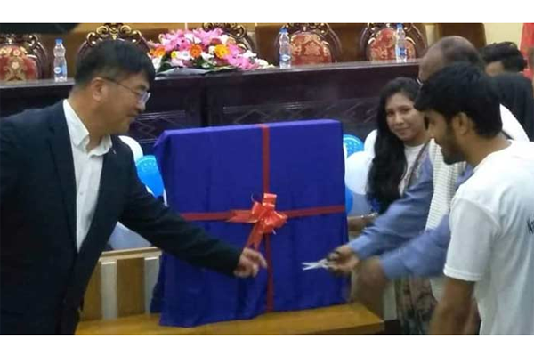 ৫ টাকার কয়েন ফেললেই পাওয়া যাবে একটি ন্যাপকিন