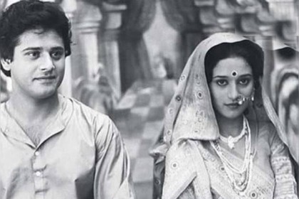 মাধুরী দীক্ষিতকে প্রথম দেখা গিয়েছিল তাপসের সঙ্গেই