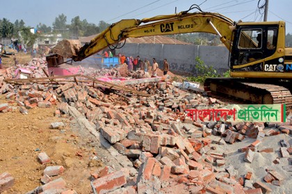 বগুড়া ২ শতাধিক অবৈধ স্থাপনা উচ্ছেদ