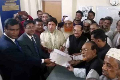 মনোনয়নপত্র জমা দিলেন আওয়ামী লীগের প্রার্থী মিলন  