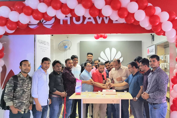 সাভারে হুয়াওয়ের নতুন ব্র্যান্ডশপ