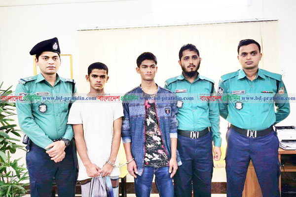 বরিশালে ৪ বিকাশ প্রতারক আটক