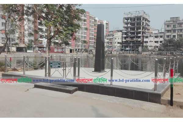 রাতের আঁধারে নির্মাণ হয় কুমিল্লার প্রথম শহীদ মিনার