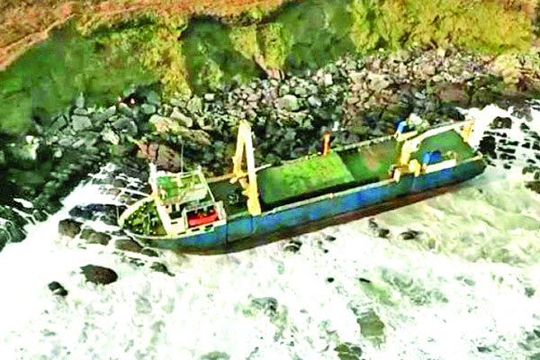 ‘ভুতুড়ে’ জাহাজ