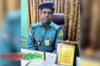 শিবিরের বোমায় ২ কব্জি হারানো এসআই শ্রেষ্ঠ অফিসার নির্বাচিত