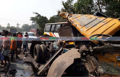 কক্সবাজারে বাস-ট্রাকের মুখোমুখি সংঘর্ষে নিহত ২  