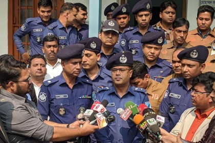 প্রাইভেটকারে যাত্রী তুলে ছিনতাই ও হত্যার ঘটনায় গ্রেফতার ২