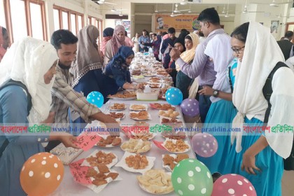 নাঙ্গলকোটে পিঠা উৎসব
