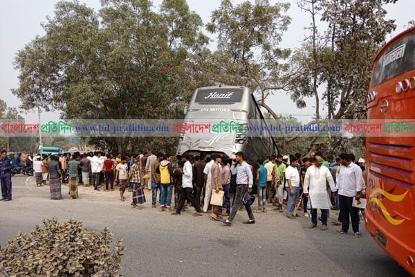 টাঙ্গাইলে বাস চাপায় দুই বন্ধুর প্রাণহানি