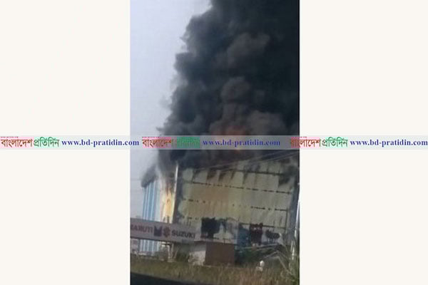 কলকাতায় আগুনে পুড়ে ছাই ৩৫টি গাড়ি