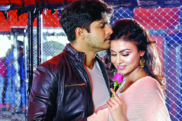 কৌশিকের সিনেমায় নিলয়-মেঘলা